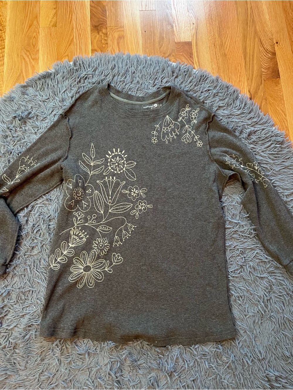 Natural Life Gray Aida Embroidered Thermal Long Sleeve Shirt Size S M - Picture 2 of 5